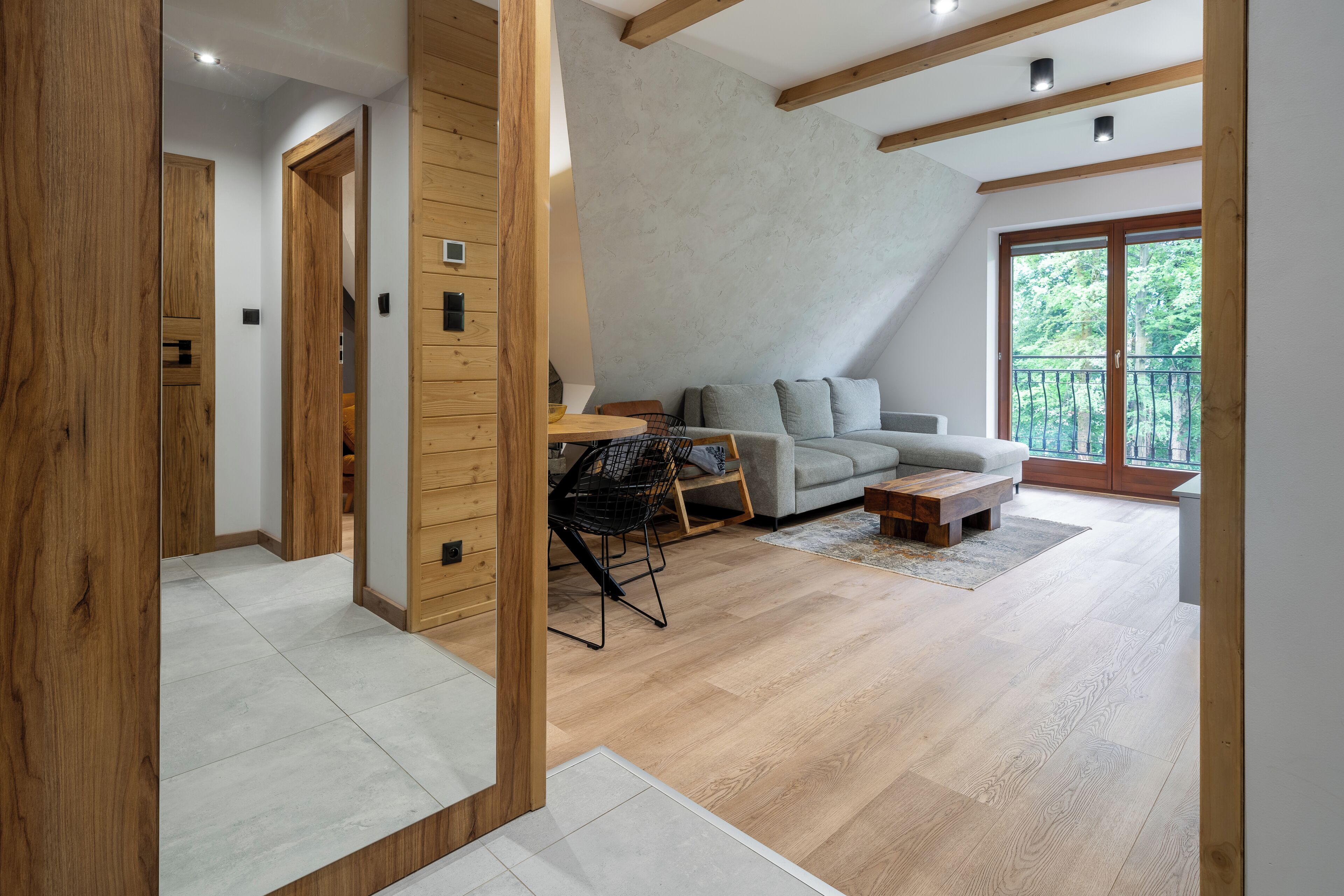 Comfort-Apartment, Balkon, Bergblick | Wohnbereich