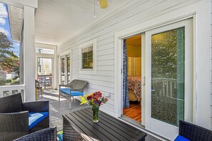 Terrace/patio - Spacious 4 Bedroom, Sleeps 10. Walk everywhere! (Bethany Beach)
