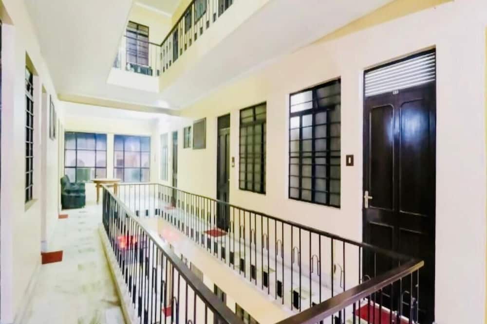 Hotel Vashistha