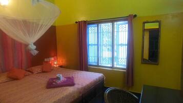 7 bedrooms, WiFi, bed sheets