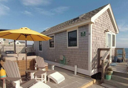 Waterfront Cottage With Lovely Patio (2382)