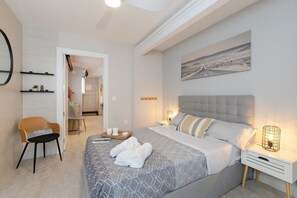 3 chambres, fer et planche à repasser, Wi-Fi, draps fournis