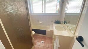 Shower, towels - 59 Short - All About The Comfy Vibes, Sun, Surf, And Cherished Family Holiday Memories (Nambucca Heads)
