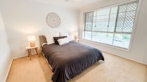 2 bedrooms, internet, bed sheets