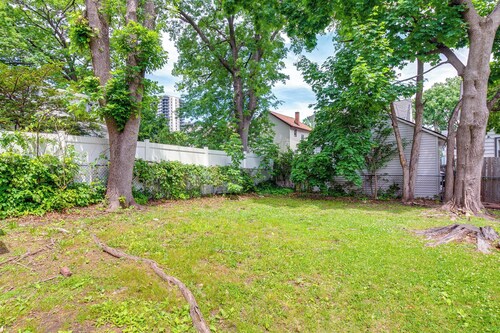 Hackensack Escape w/ Yard - 17 Mi to Times Square!