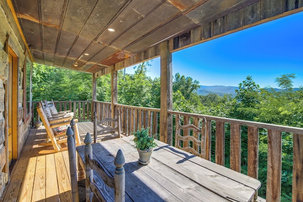 Hot Tub + Pool Table: 3-story Gatlinburg Cabin! - Gatlinburg, TN