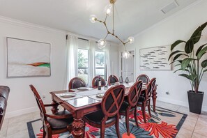 House (4 Bedrooms) | Interior