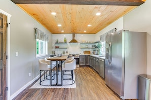 House (2 Bedrooms) | Interior - Delaware River Access: Peaceful Farm Retreat! (Damascus)