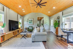 House (2 Bedrooms) | Interior - Delaware River Access: Peaceful Farm Retreat! (Damascus)