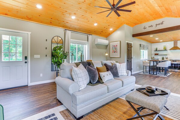 House (2 Bedrooms) | Interior