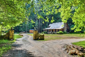 House (4 Bedrooms) | Interior - 'the Cabin at Dukes Creek' w/ Fire Pit & Hot Tub! (Sautee Nacoochee)