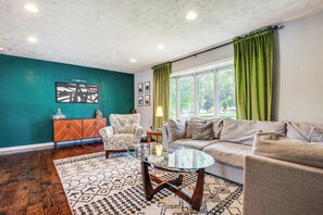 House (3 Bedrooms) | Interior
