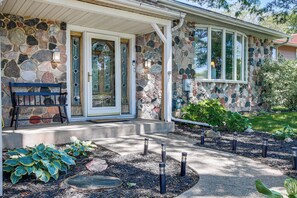 House (3 Bedrooms) | Interior - 2 Mi to Dtwn Oshkosh: Canal-front Family Getaway! (Oshkosh)