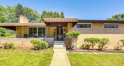 Monroeville Vacation Rental ~ 3 Mi to Boyce Park!