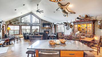 House (3 Bedrooms) | Interior