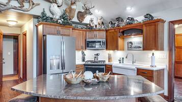 House (3 Bedrooms) | Interior