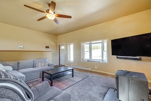 Interior - Rustic Guffey Cabin Rental w/ Mtn Views! (Guffey)
