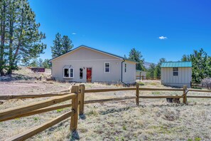 Exterior - Rustic Guffey Cabin Rental w/ Mtn Views! (Guffey)