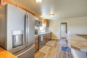 House (1 Bedroom) | Interior - Rustic Guffey Cabin Rental w/ Mtn Views! (Guffey)