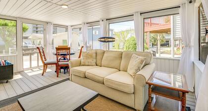 Walk to Ocean: Myrtle Beach Home w/ Screened Porch