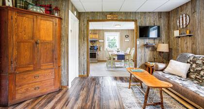 Charming Stone Cottage in Marion w/ Fire Pit!