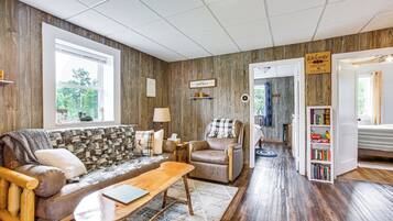 Cottage (2 Bedrooms) | Interior