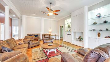 Apartment (2 Bedrooms) | Front of property