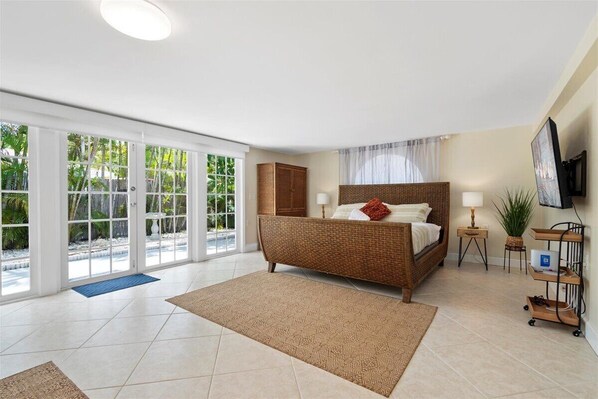 3 bedrooms, desk, iron/ironing board, free WiFi - 3/2 Boho Chic Retreat in NPB (North Palm Beach)