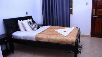 Basic Room, 1 Double Bed, Non Smoking | Bed sheets