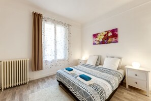 2 bedrooms, iron/ironing board, WiFi, bed sheets - Chic F3 Paris Stade de France & La Villete, CDG - Metro 7 (Aubervilliers)