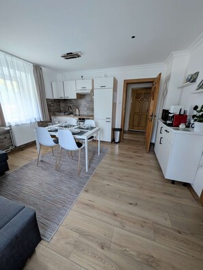 Fridge, microwave, oven, stovetop - Haus Im Hochtal - upstairs, 2 bedrooms apartment - small room with double bed (Bad Bleiberg)