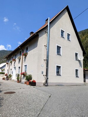 Exterior - UPSTAIRS, 2 BEDROOMS APARTMENT - small room with double bed (Bad Bleiberg)
