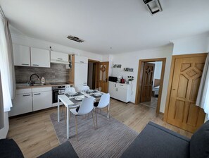 Interior - Haus Im Hochtal - upstairs, 2 bedrooms apartment - small room with double bed (Bad Bleiberg)