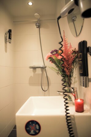 Classic Double or Twin Room, 2 Twin Beds | In-room safe, soundproofing, free WiFi - Hotel & Bar 55 (Amsterdam)