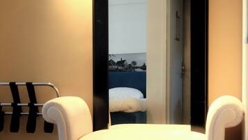 In-room safe, soundproofing, free WiFi