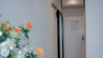 Kahden hengen classic-huone (yksi tai kaksi sänkyä), 2 yhden hengen sänkyä | Tallelokero huoneessa, äänieristys, ilmainen Wi-Fi