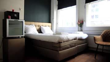 Kahden hengen classic-huone (yksi tai kaksi sänkyä), 2 yhden hengen sänkyä | Tallelokero huoneessa, äänieristys, ilmainen Wi-Fi