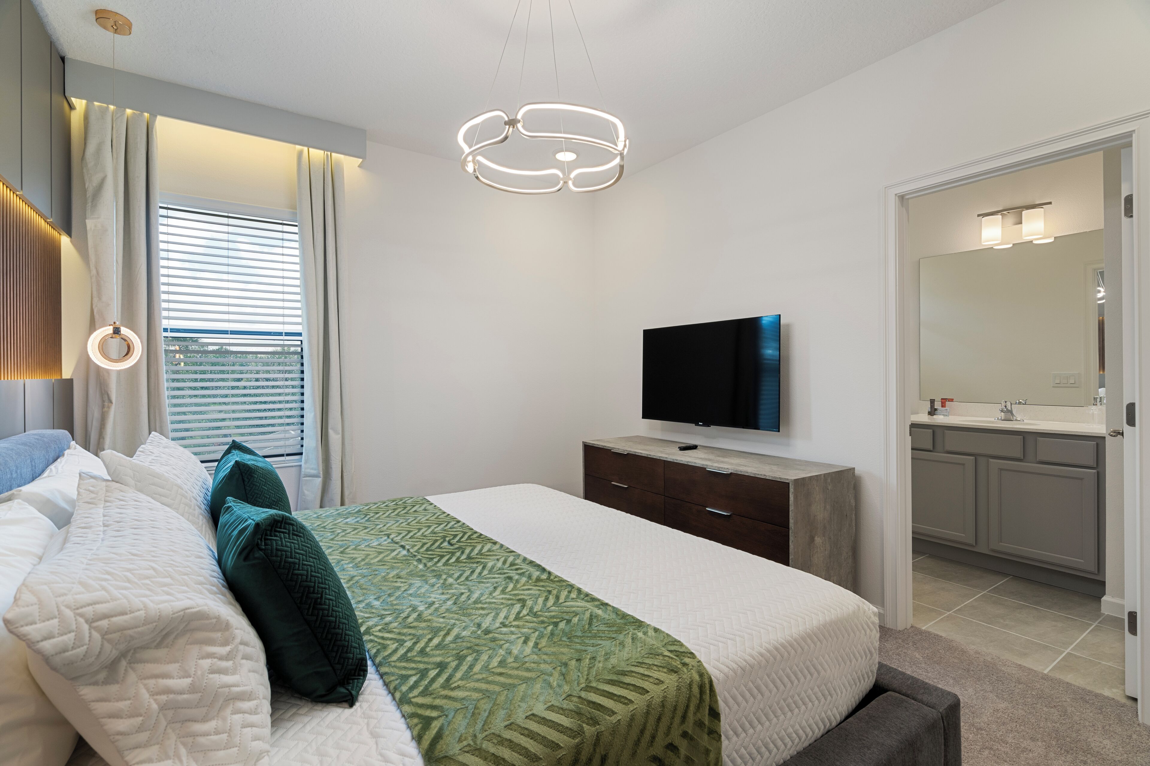 9 bedrooms, desk, iron/ironing board, free WiFi