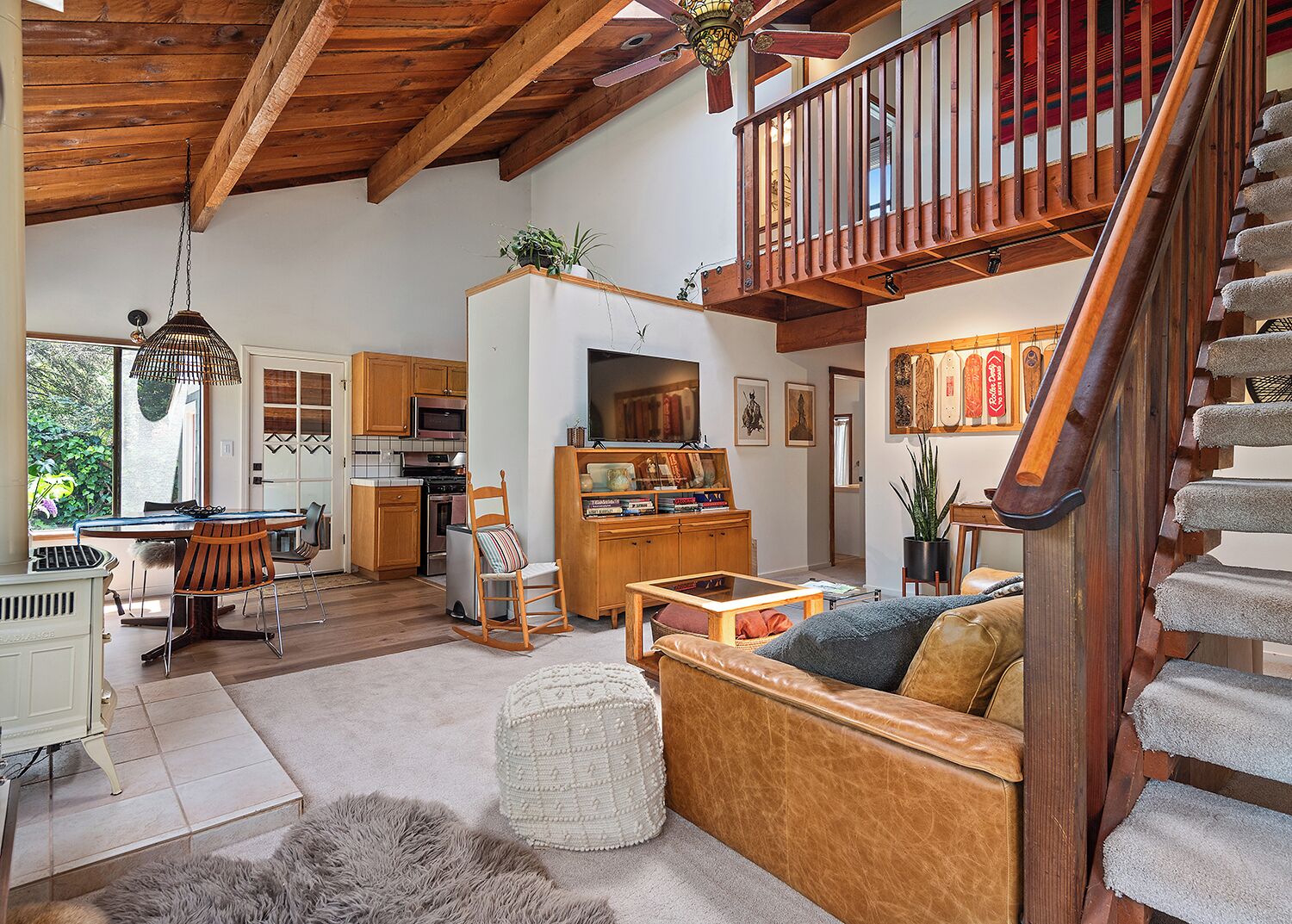 Smart-TV, Kamin, Arbeitsbereiche, Computerbildschirme