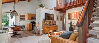 Midcentury Modern, Pet Friendly, Hot Tub!