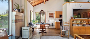 Midcentury Modern, Pet Friendly, Hot Tub!