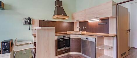 Mikrobølgeovn, ovn, kogeplade, opvaskemaskine