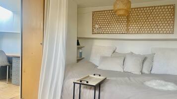 2 slaapkamers, een bureau, een strijkplank/strijkijzer, wifi