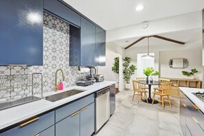 Fridge, microwave, oven, stovetop - 5BR Near AT&T Stadium | Pool, Hot Tub, Mini Golf (DeSoto)