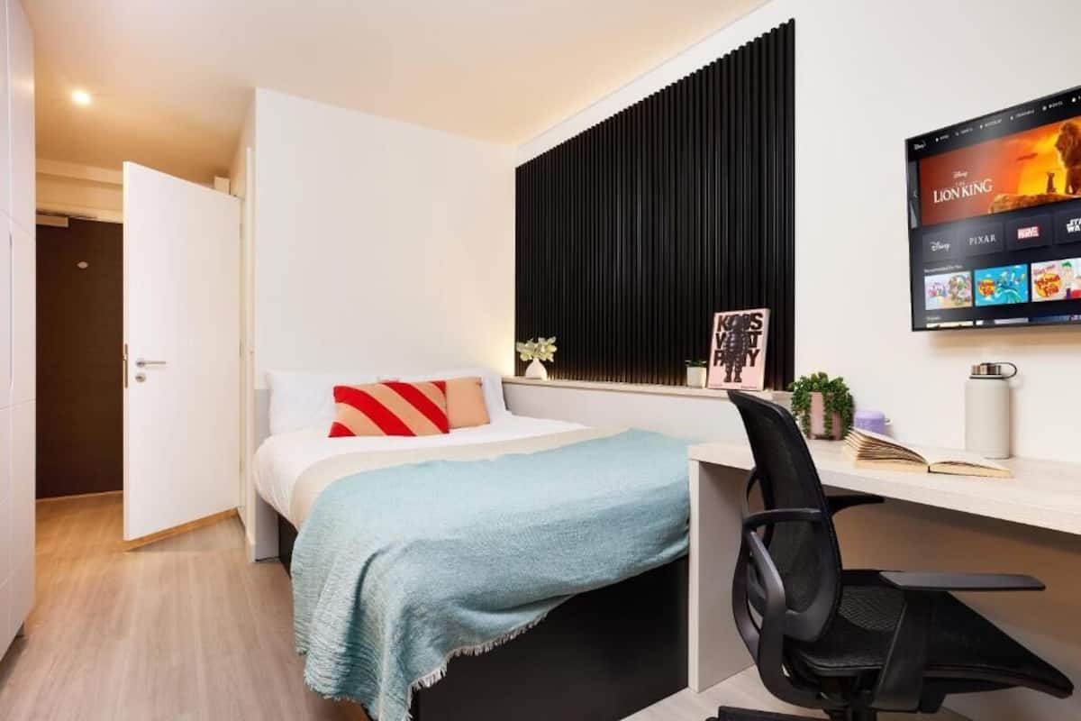 Desk, laptop workspace, free WiFi, bed sheets