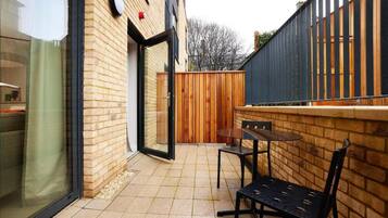 Deluxe Room | Terrace/patio