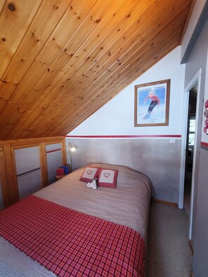 5 bedrooms, WiFi, bed sheets