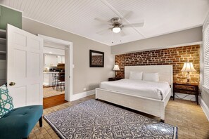 1 habitación, tabla de planchar con plancha, wifi gratis y ropa de cama