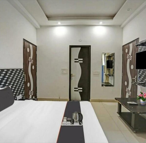 1 室のベッドルーム、セーフティボックス (室内)、デスク、ノートパソコン用作業スペース