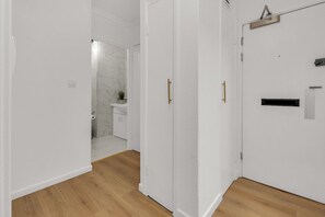 Exterior - Queens Quay Mansion House Flat (London)